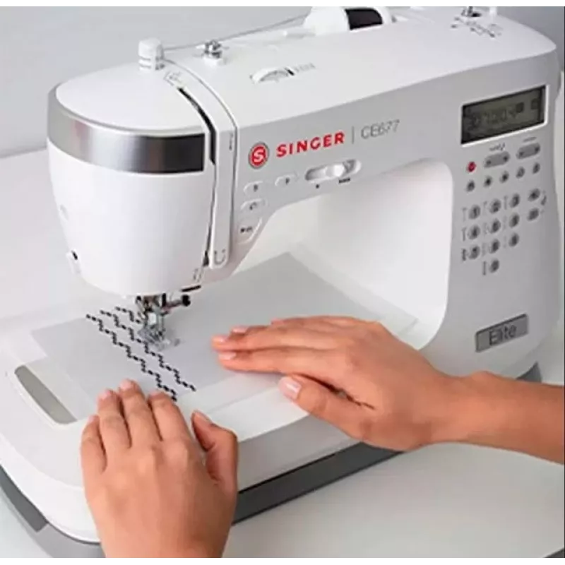 Naaimachine SINGER CE677