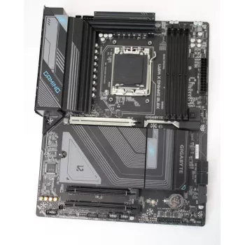 Moederbord GIGABYTE X870 GAMING X WIFI7SO — gerefurbished, gebruikt, zonder originele verpakking, zonder antenne
