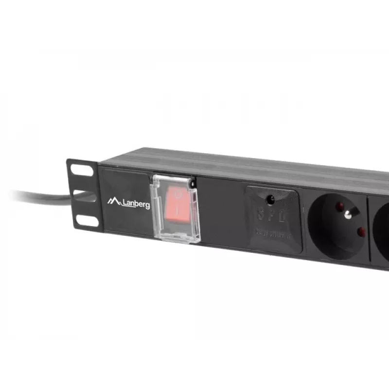 Stroomverdeeleenheid LANBERG PDU-06E-0200-BK — 6x Type-E-uitgangen, 16 A, 2 m kabel, 1HE rack, 220–250 V