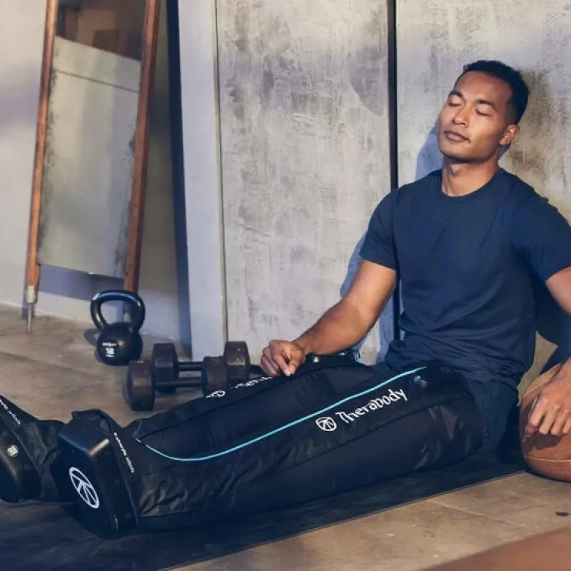 Therabody RecoveryAir JetBoots compressiemassageapparaat voor benen, maat M, zwart