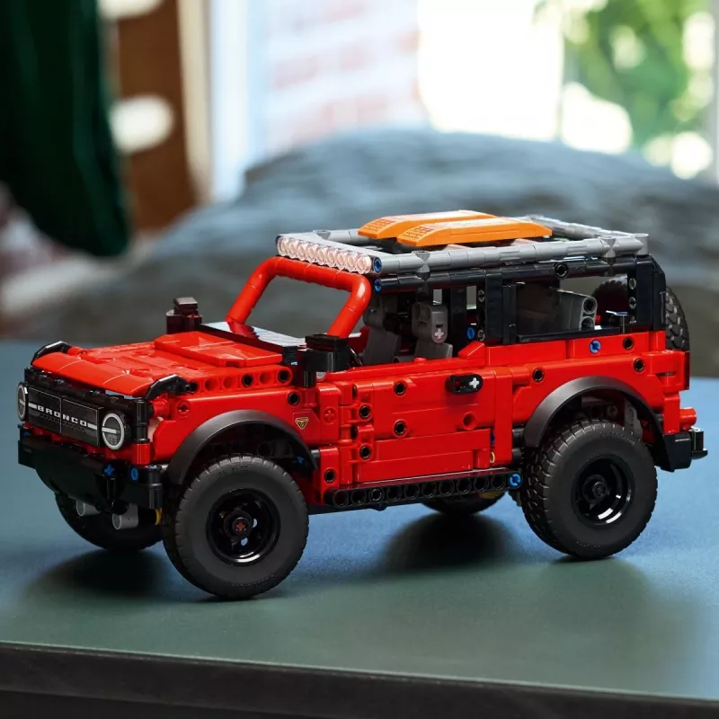 LEGO Technic constructieset Ford Bronco Off-Roader 4x4 model 42213 — 943 onderdelen, leeftijd 9+