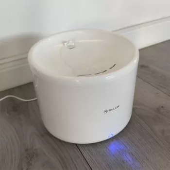 Tellur TLL331471 drinkfontein voor huisdieren 2L wit – automatische 2-liter drinkbak voor katten en kleine honden