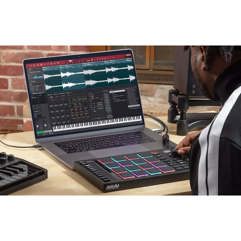 Akai MPC Studio II muziekproductiecontroller, sampler, MIDI, USB, zwart