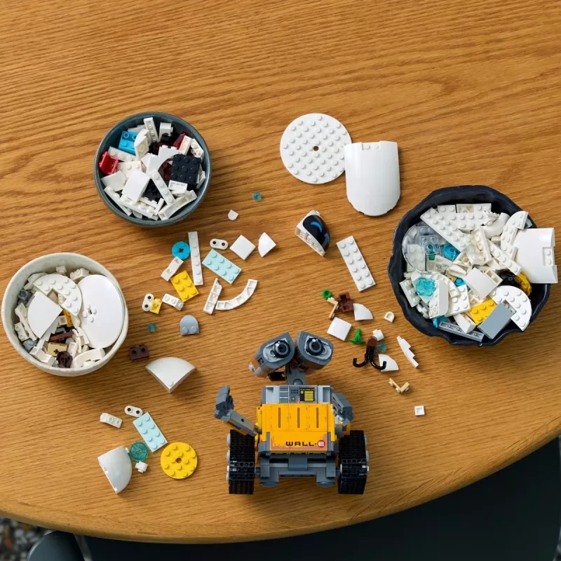 LEGO Disney Pixar 43279 WALL-E en EVE bouwset, 811 stuks, 18+