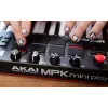 Akai MPK Mini Play MK3 MIDI-controllerkeyboard met padcontroller, USB, zwart/rood