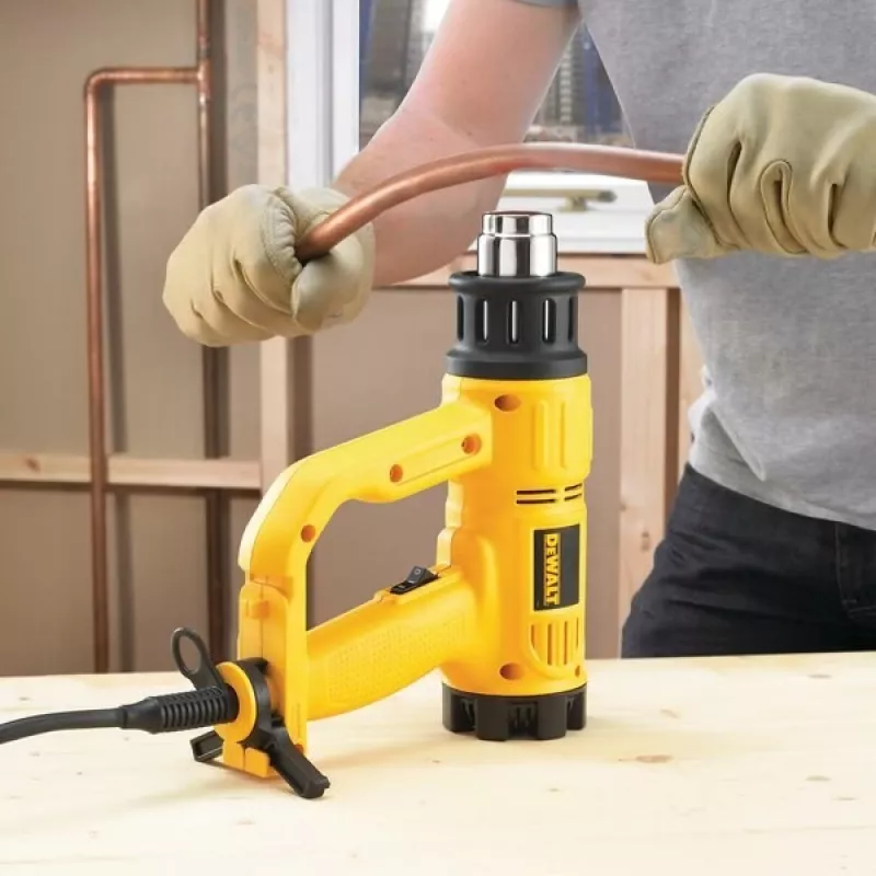 Heteluchtpistool DeWalt D26411 — 1800 W, pistoolgreep, max. 600 °C, 450 l/min luchtstroom, geel