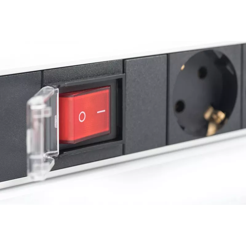 Digitus aluminium stekkerdoos met schakelaar. 7 veiligheidsstopcontacten. 2 m toevoerkabel