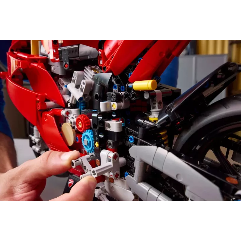 LEGO TECHNIC 42202 Ducati Panigale V4 S Motor