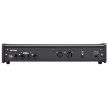 Audio-interface Tascam US-4X4HR – 4x XLR-combo, 4 analoge uitgangen, 56 dB microfoonvoorversterker, 192 kHz, USB 2.0, desktop, zwart