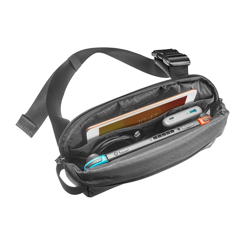Schoudertas Tomtoc Explorer-T21 S — compacte metgezel voor het nodige, zwart