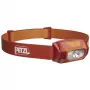 Hoofdlamp Petzl TIKKINA 300 lm rood — compact, handsfree licht, verstelbare lichtbundel, op batterijen