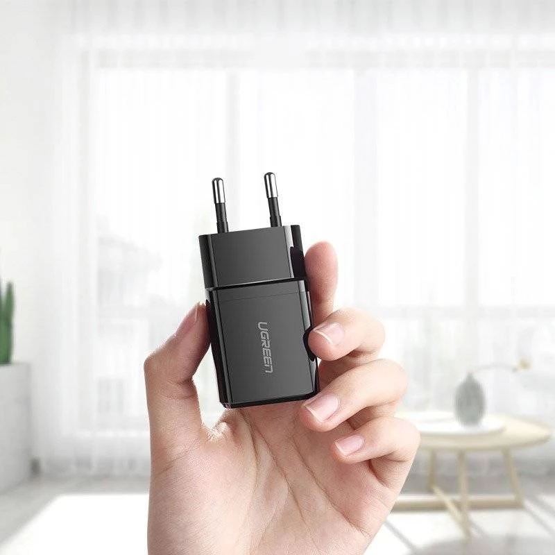 Ugreen 2.1A USB-netlader (zwart)
