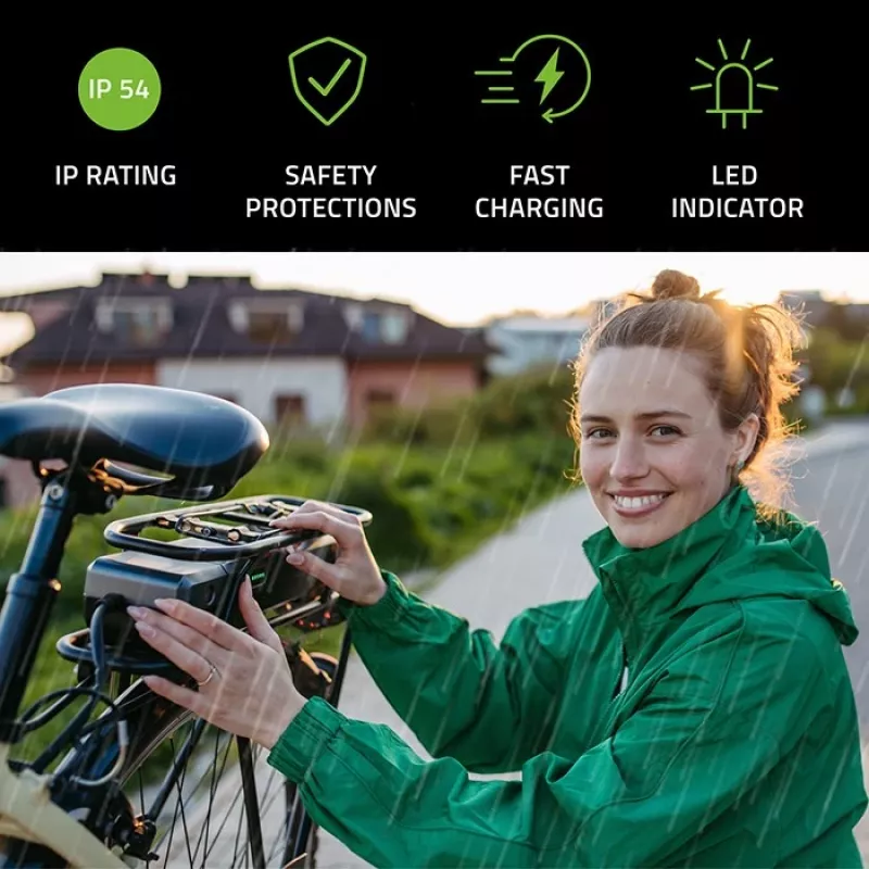 Qoltec snellader voor 36V elektrische scooter en e-bike | 42V | 2A | 5,5*2,5 | waterdicht + netsnoer