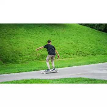 Longboard Muuwmi Lights GLOW ABEC 7 met lichtgevende wielen, zwart/groen