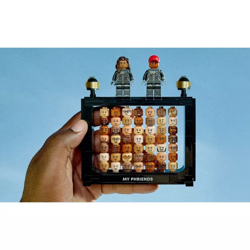 LEGO Icons 10391 Over the Moon met Pharrell Williams
