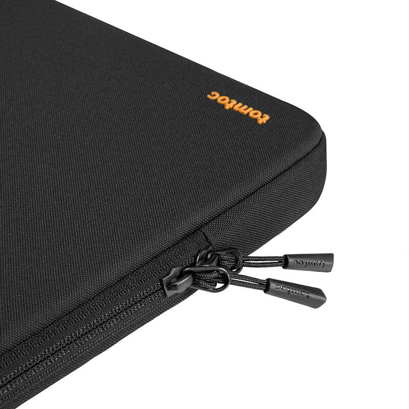 Laptop-hoes Tomtoc A13C2D1 voor MacBook – zwart, licht, robuuste beschermhoes