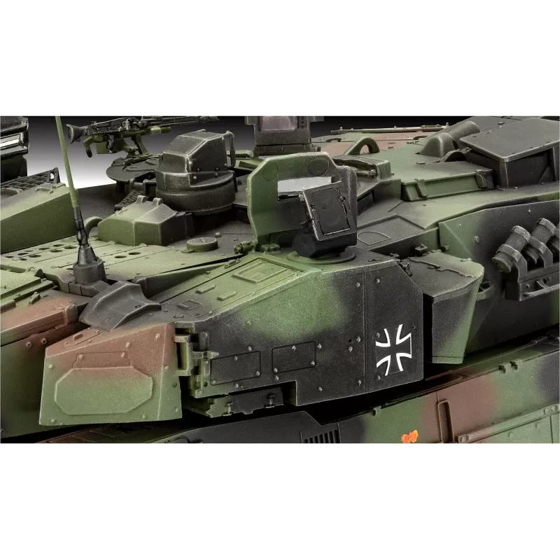 Kunststof model REVELL Leopard 2A7A1 militaire tankbouwpakket (schaal niet aangegeven)