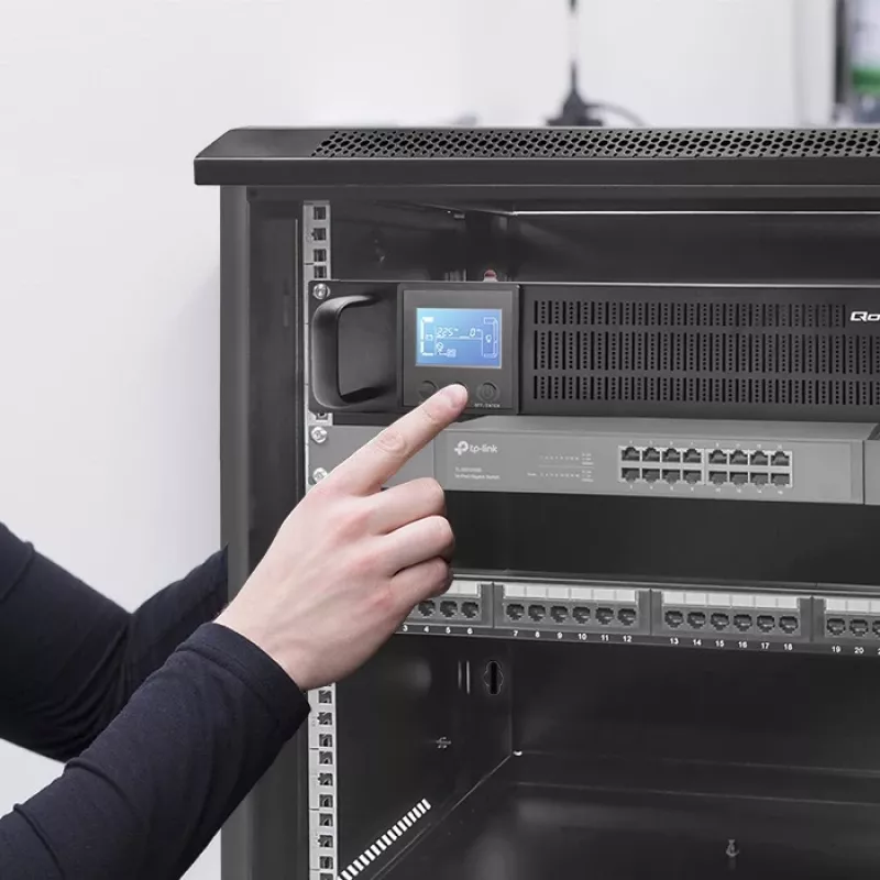UPS QOLTEC 53946 Line-Interactive 2 kVA noodstroomvoorziening