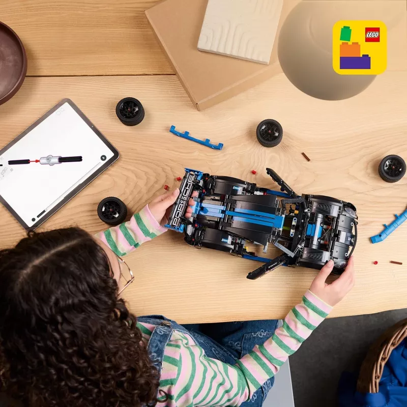 LEGO Technic 42176 Porsche GT4 e-Performance Raceauto