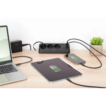 Meervoudig stopcontact DIGITUS 3-voudig met 2×USB-A & 1×USB-C, 3 AC-stopcontacten Type E/F, 1,5 m kabel, zwart