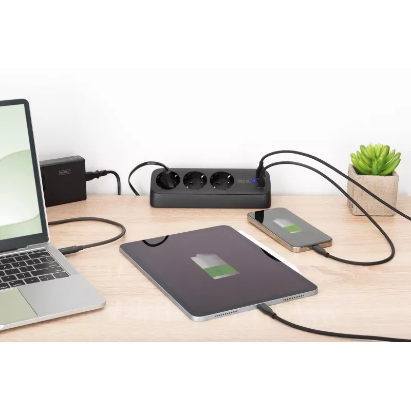 Meervoudig stopcontact DIGITUS 3-voudig met 2×USB-A & 1×USB-C, 3 AC-stopcontacten type E/F, 1,5 m kabel, zwart