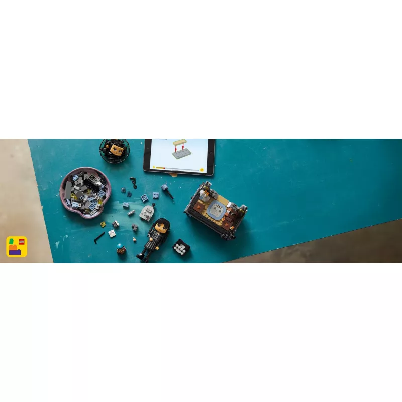 LEGO WEDNESDAY 76780 Wednesday Addams figuur
