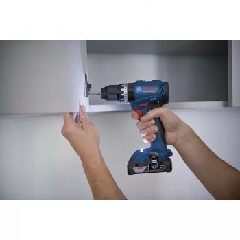 Accuboormachine Bosch GSB 18 V — 18 V, 4 Ah Li‑Ion, 45 N·m, 500/1900 t/min, 35 mm hout, 10 mm staal, 2 batterijen, oplader, koffer