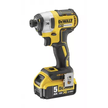 Slagschroevendraaier DeWALT DCF887P2-QW 1/4 inch aandrijving, 18V Li‑Ion 5Ah, 205 N·m, 3250 RPM, 2 accu's, oplader, koffer