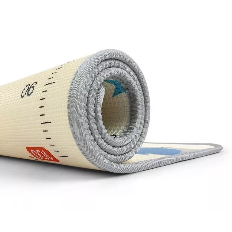 Play Foam Mat milly mally model 4688 — opgerolde schuimmat met beren- en walvisprint