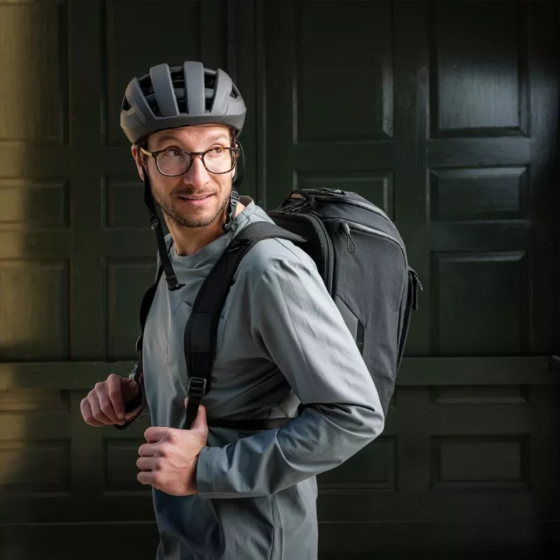Thule 5091 Paramount Hybrid Pannier 26L zwart