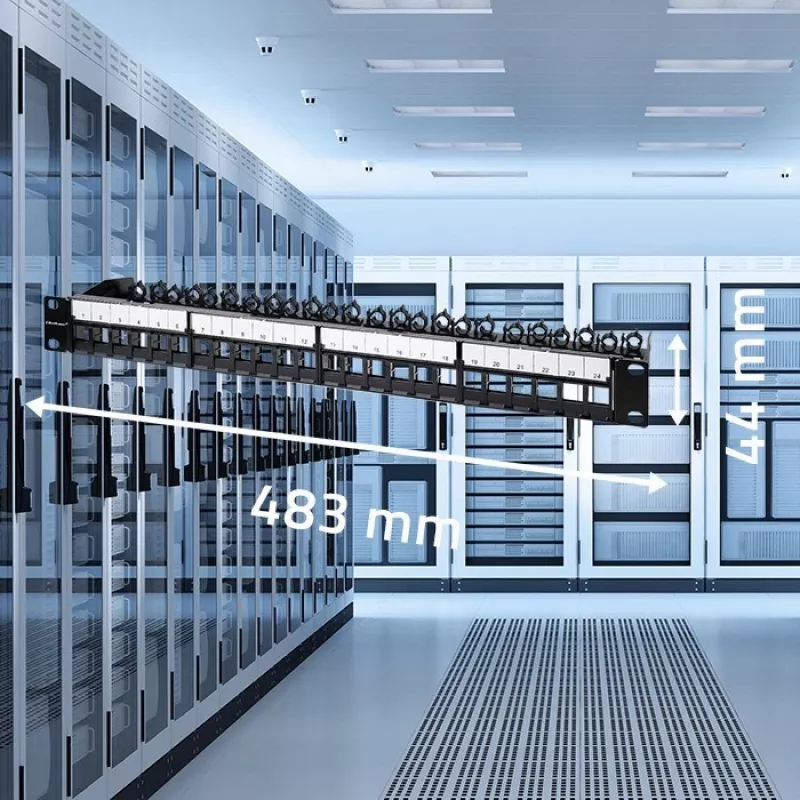 Qoltec 54516 patchpaneel voor 19-inch rack, 24 poorten, 1U, UTP, zwart