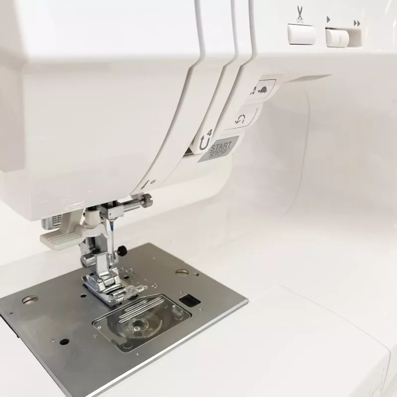 Naaaimachine SINGER Quantum Stylist 9960 — 600 stiksteken, 13 automatische knoopsgatenprogramma's, vrijarm systeem