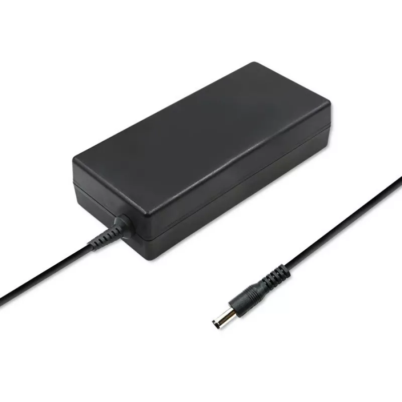 Qoltec 50797 desktop-voeding 60 W, 12 V, 5 A, 5,5x2,1 mm, met stroomkabel