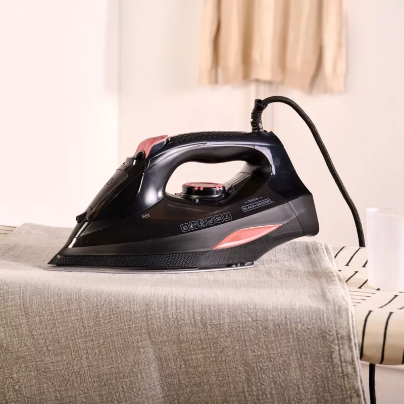 Strijkijzer met stoomfunctie Black+Decker BXIR3000E (3000W; zwart)