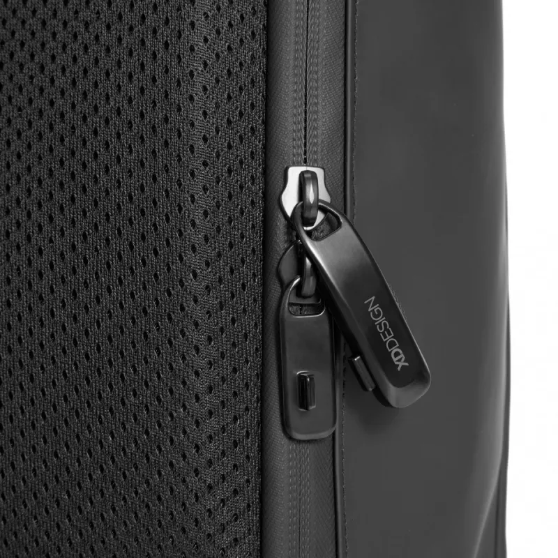 Rugzak XDDESIGN URBAN FLAP-TOP P706.2601 — waterafstotend, licht, zwart