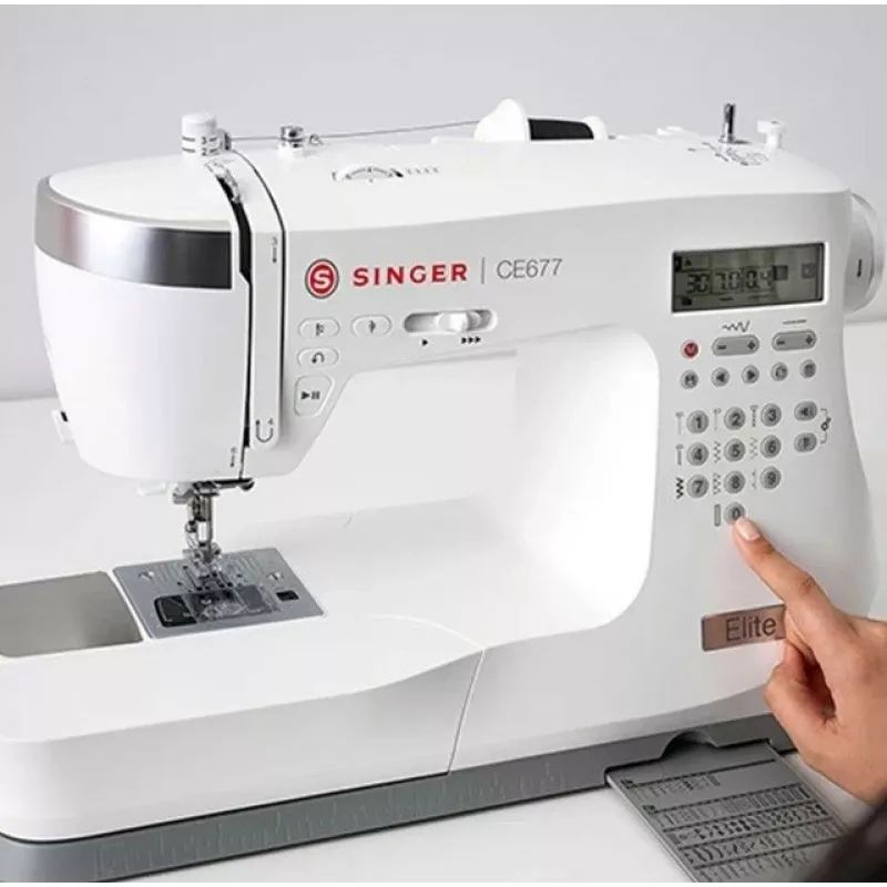 Naaimachine SINGER CE677