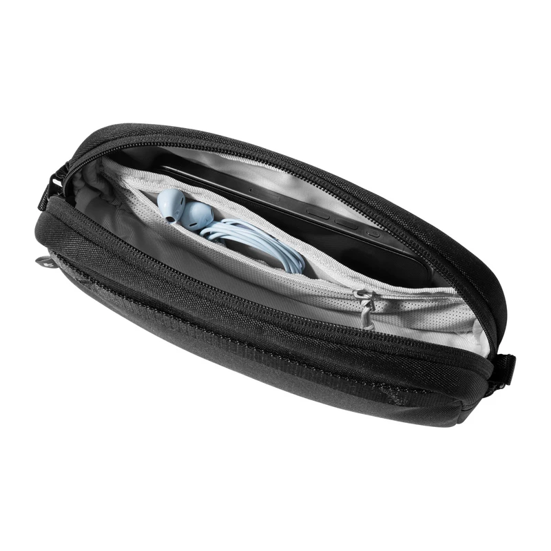 Accessoire-tas Tomtoc Light-T12 van Tomtoc (zwart) — compacte organizer voor kabels en kleine techniek