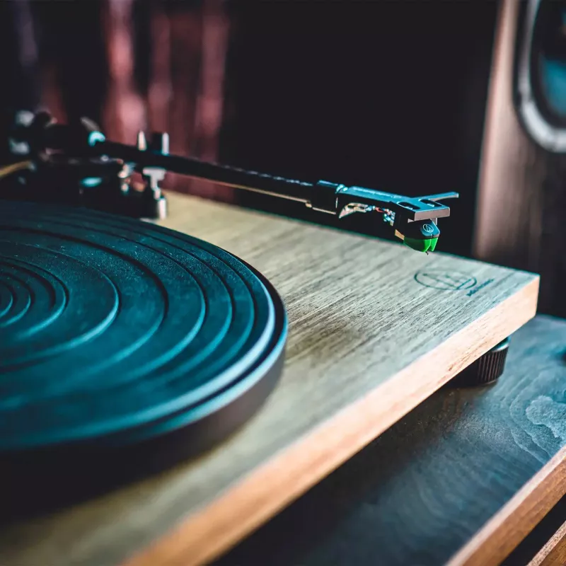 AT-LPW40WN, platenspeler zwart/hout, ingebouwde phono-voorversterker, handmatige bediening