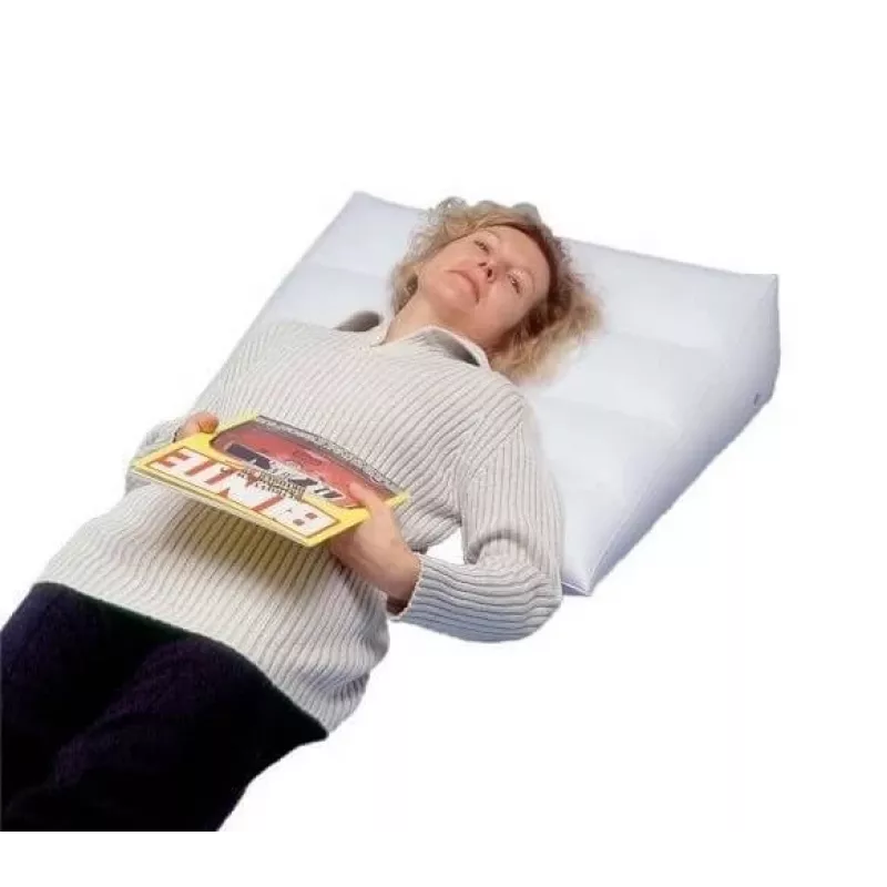 Opblaasbaar kussen SUNDO 43721 orthopedisch driehoekkussen 100 mm hoogte 600×600 mm voor been- en rugsteun