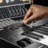 M-Audio Oxygen Pro 49 MIDI-toetsenbordcontroller — 49 toetsen, 16 pads, 9 faders, OLED-display, USB, MIDI-out