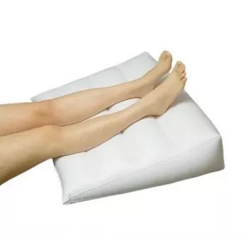 Opblaasbaar kussen SUNDO 43721 orthopedisch driehoekkussen 100 mm hoogte 600×600 mm voor been- en rugsteun