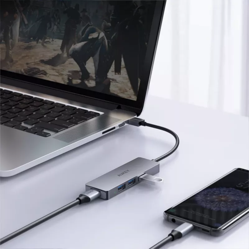USB-hub Aukey CB-H36 — 4-poorts USB 3.2 Gen 1 Type-A, host USB 2.0, 5000 Mbit/s, aluminium zilver