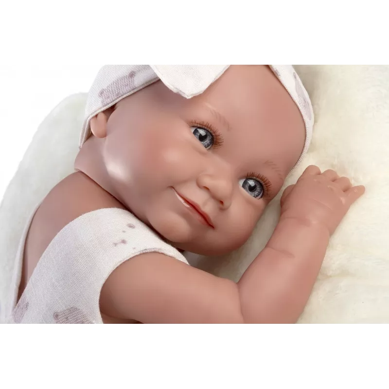 Vinyl babypop 40 cm van Llorens met realistische kenmerken en zachte lichaam