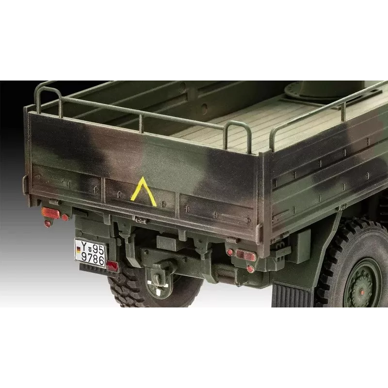 Kunststof modelbouwset REVELL Man 10T Milgl 8x8 vrachtwagen schaal 1/35