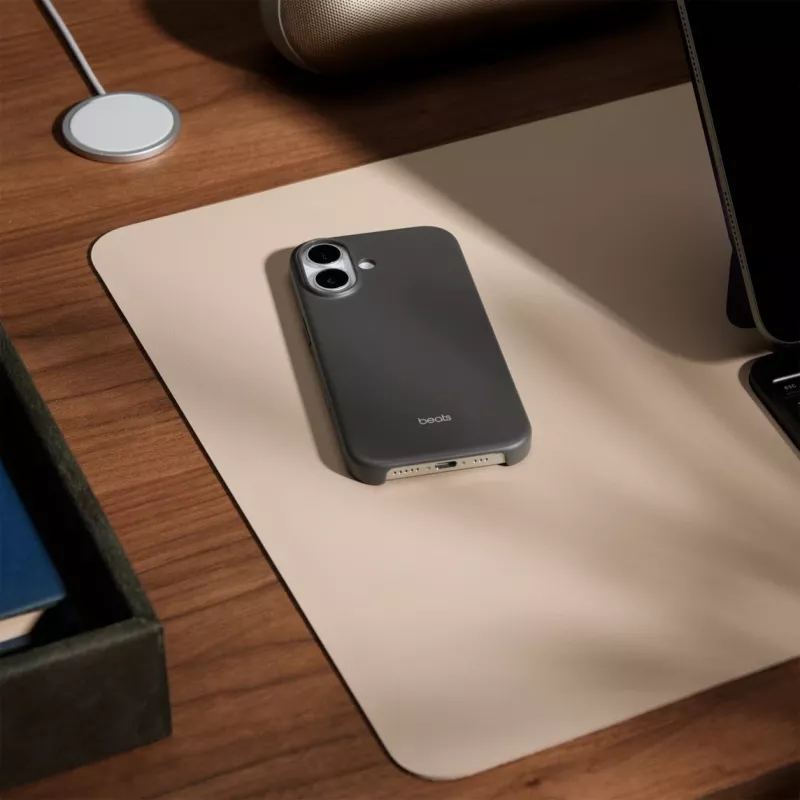 Apple Beats iPhone 17 hoesje met MagSafe en camerabediening — granietgrijs