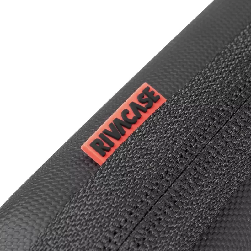 Hardcase Rivacase 5131 zwart 15,6 inch met handgreep en schouderriem