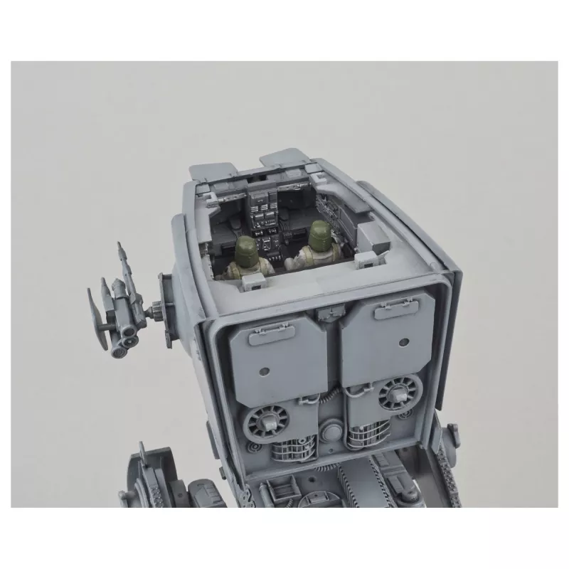 Bouwpakket van een gepantserd gevechtsvoertuigmodel REVELL AT-ST 1:48, hoogte 182 mm