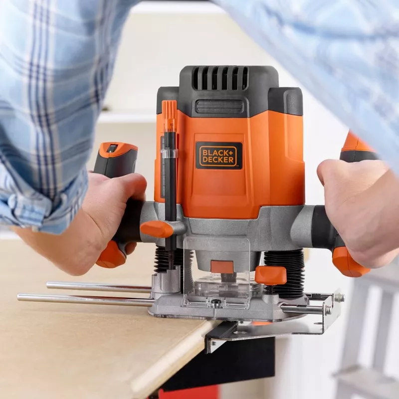 Router/trimmer Black & Decker KW1200EKA-QS — compacte bovenfrees met instelbare diepte-instellingen, ergonomisch ontwerp