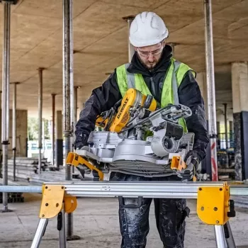 Afkort- en verstekzaagstandaard DeWalt DE7033 — opvouwbare aluminium standaard, 4 poten, uitschuifbaar tot 2,5 m, draagvermogen 227 kg, 16 kg