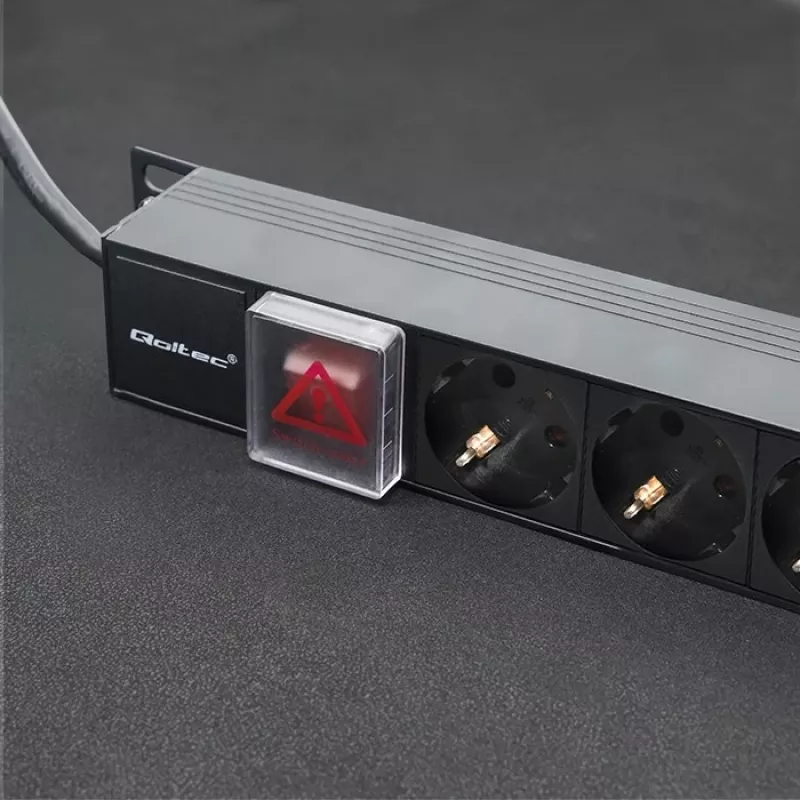 Qoltec aluminium PDU voor RACK | 16A | 16 x Schuko | verticaal | 1,8 m